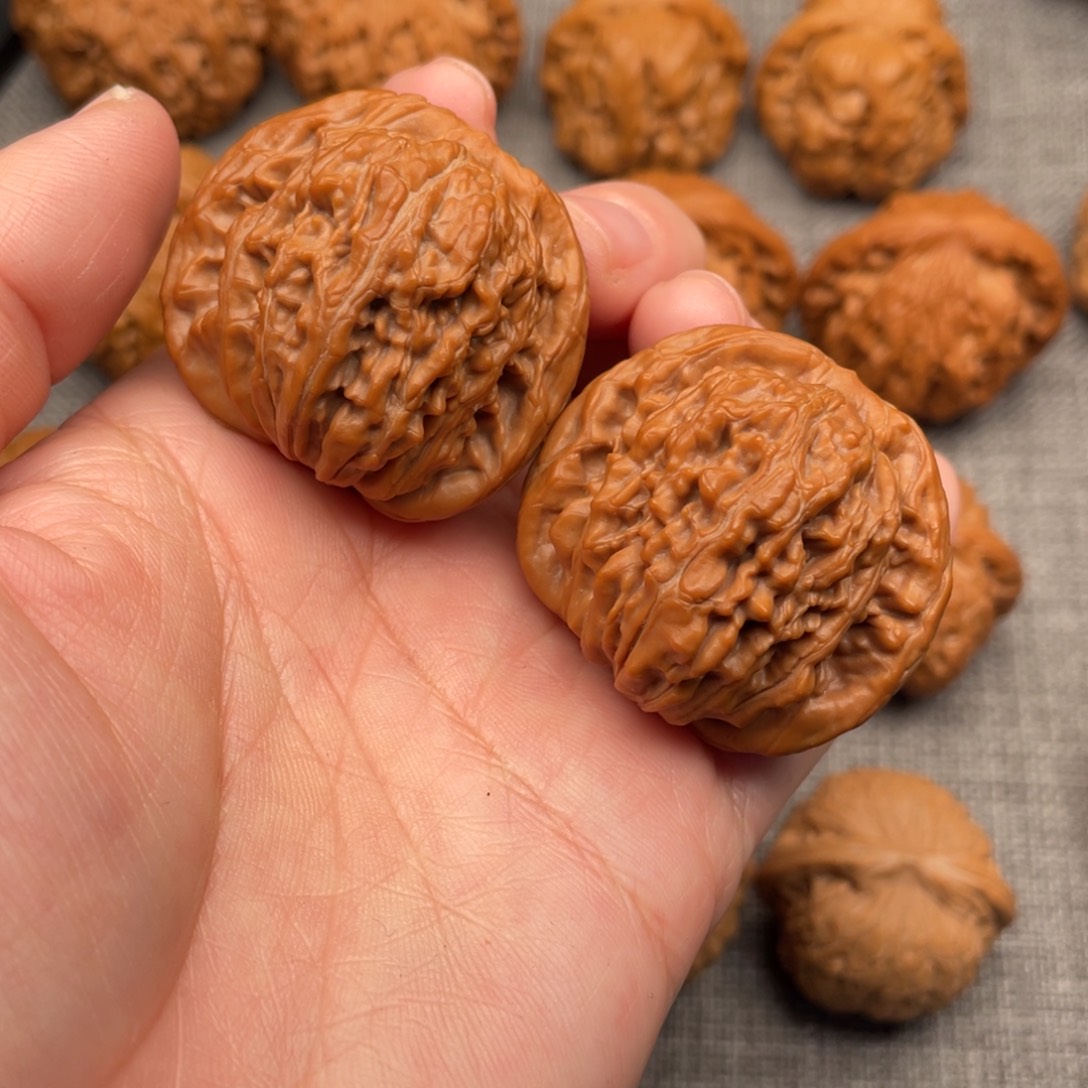 文玩核桃把件39全品红皮平谷楼