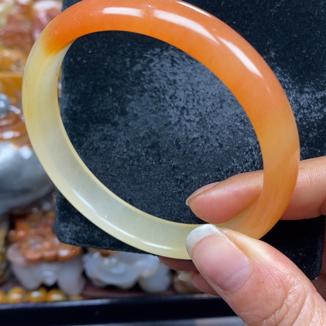 未镶嵌石英质玉（黄龙玉）颈饰