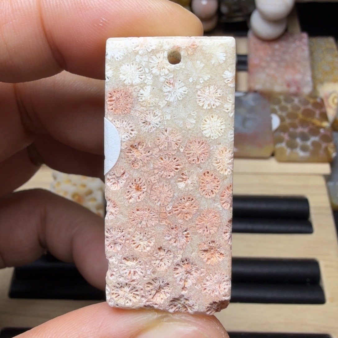 硅化玉未镶嵌纯天然色有机玉石保真色骨骼花瑕疵特价不退换