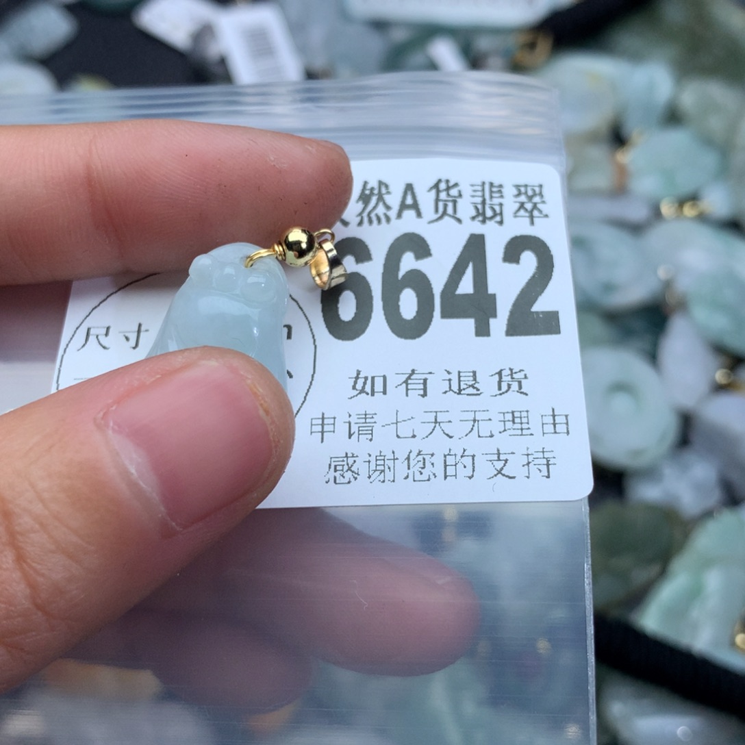 翡翠颈饰未镶嵌6642。