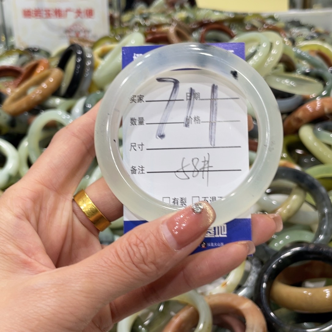 蛇纹石玉手镯未镶嵌