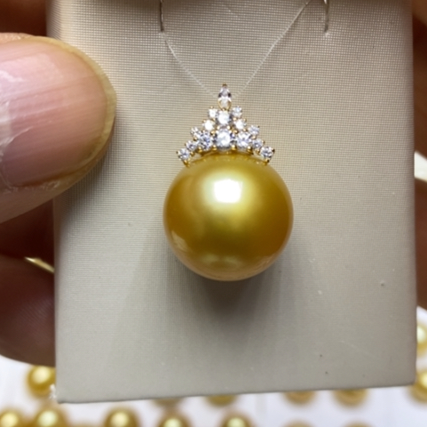 颈饰18K金镶嵌海水珍珠