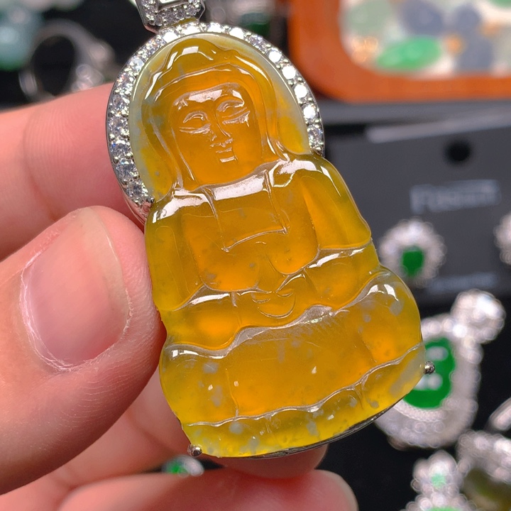 翡翠未镶嵌颈饰观音