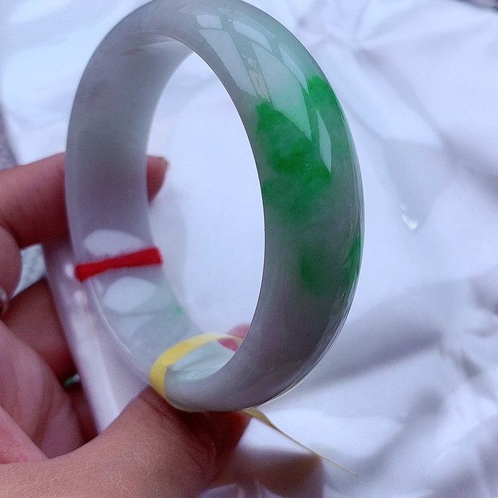 翡翠手镯未镶嵌翡翠