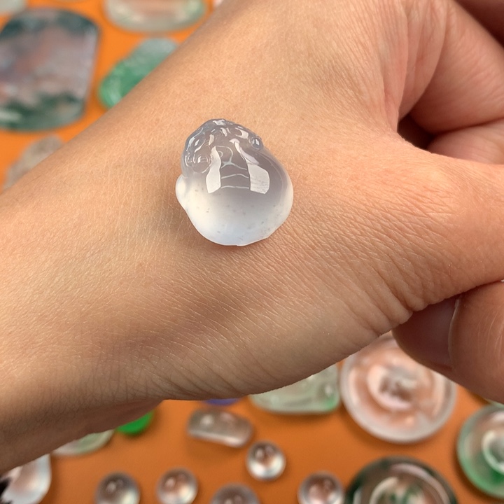 翡翠挂件未镶嵌….