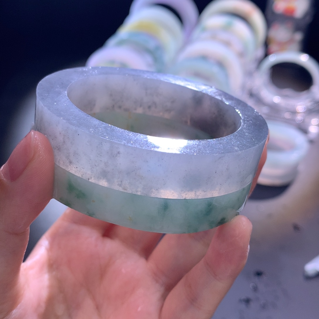 未镶嵌翡翠手镯定制翡翠