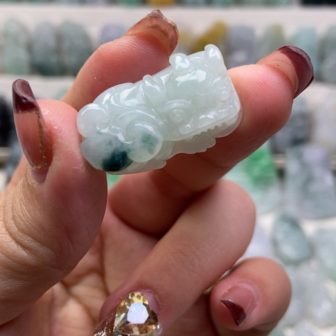 翡翠吊坠(赠链)未镶嵌