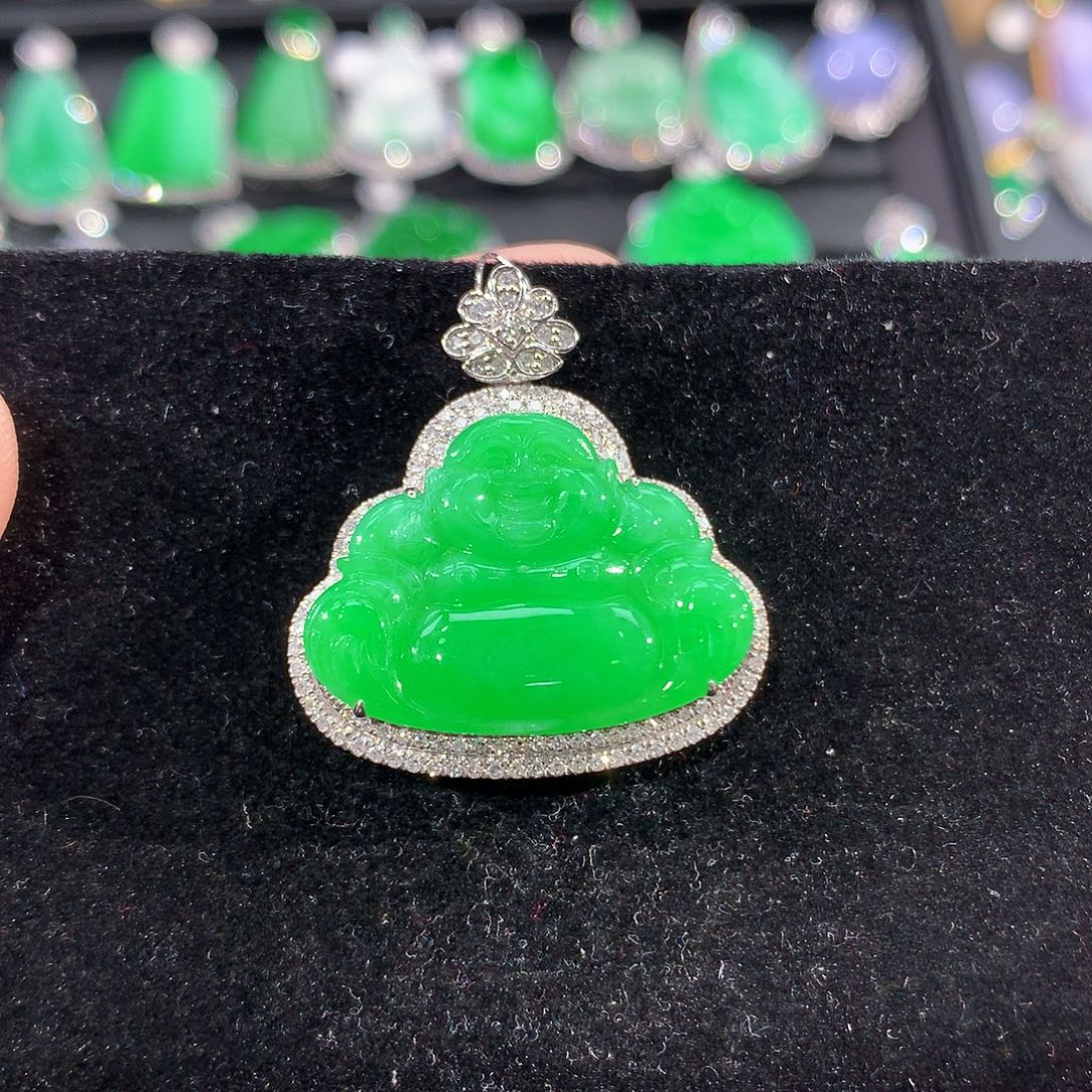 翡翠18K金镶嵌颈饰