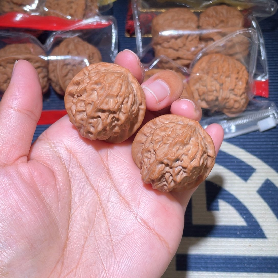 文玩核桃吊坠瓷娃娃37