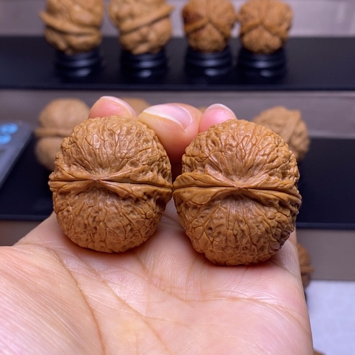 把件文玩核桃冰裂纹绣球25