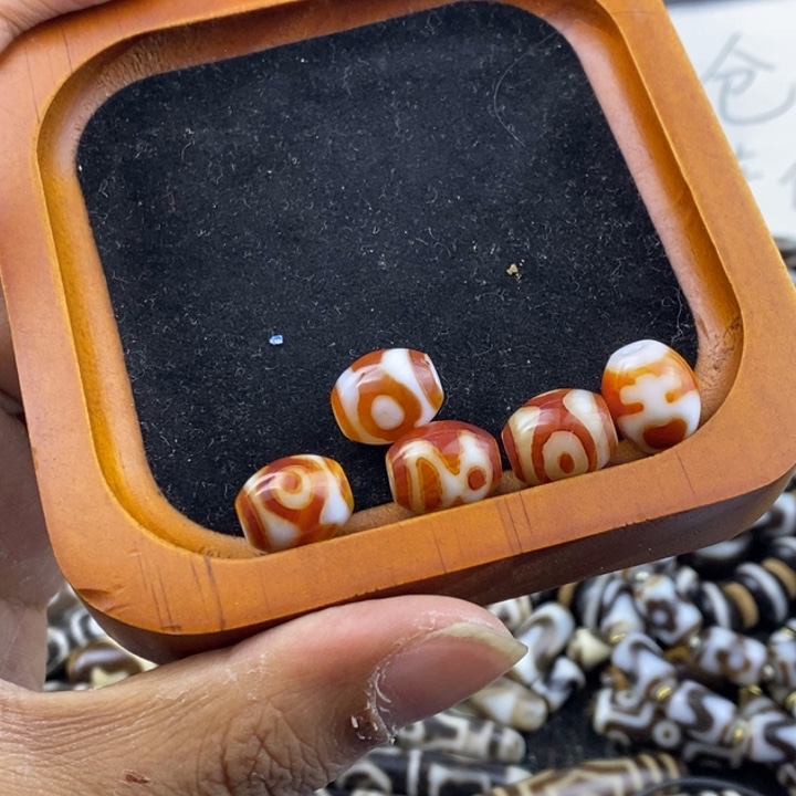 只买单纯的吊坠，没带链子，属的性质。