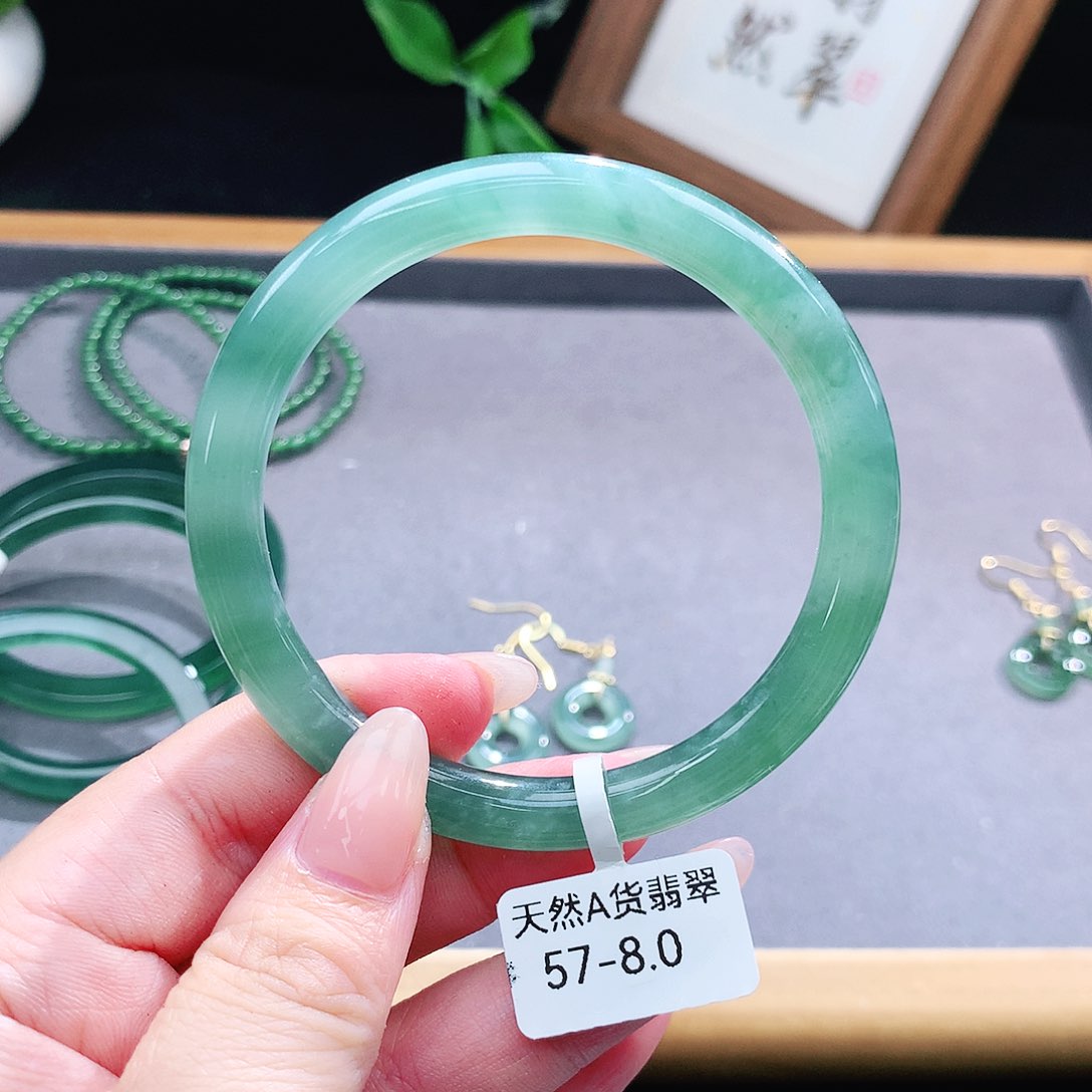 翡翠手镯（圆镯）未镶嵌