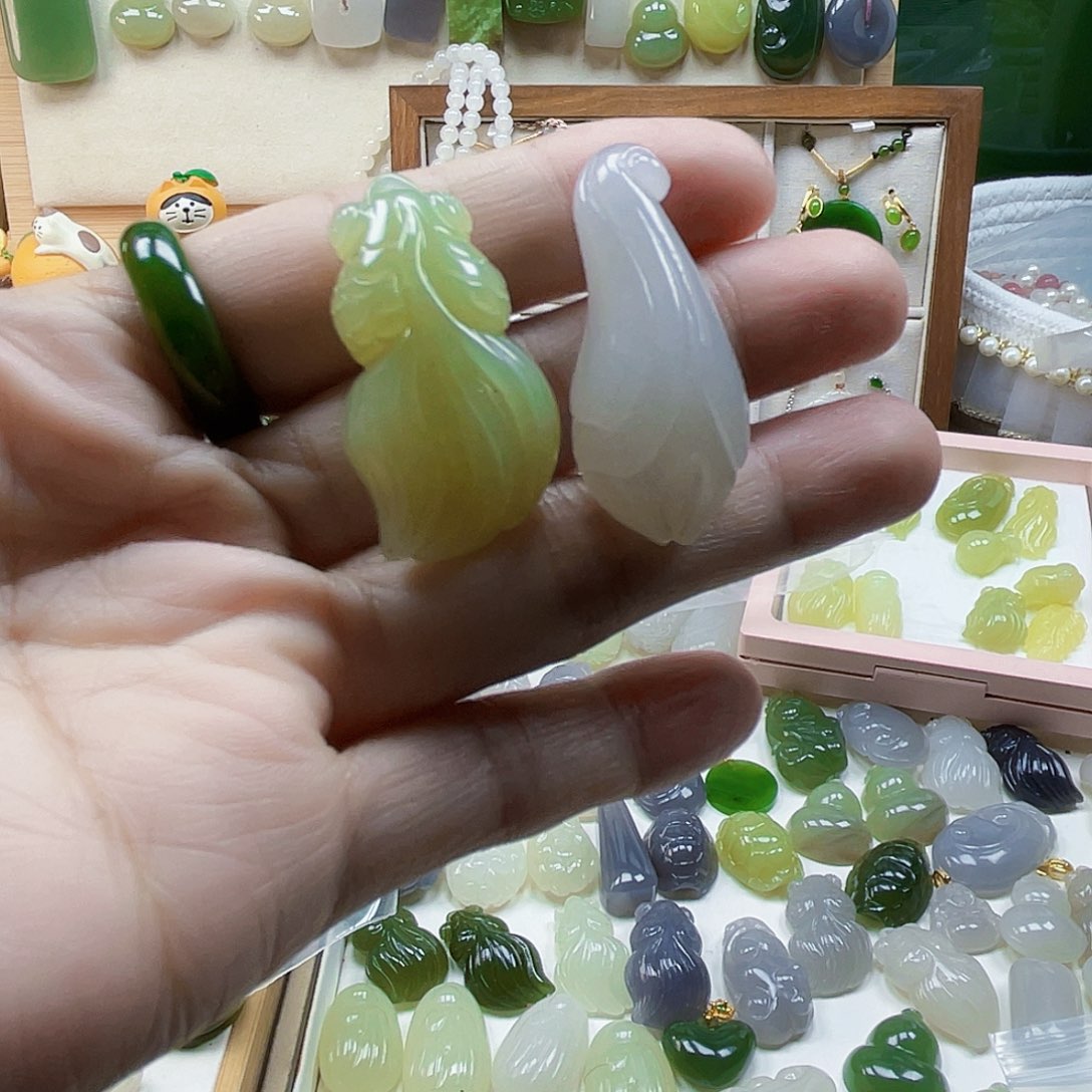 自***儿和田玉未镶嵌吊坠(不含链)