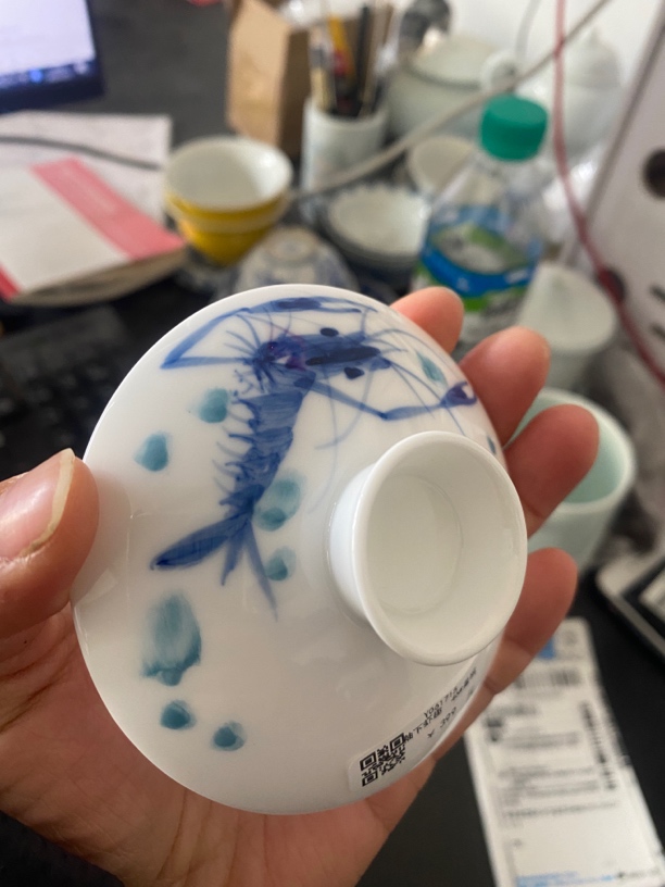 手绘虾趣的盖碗盖子