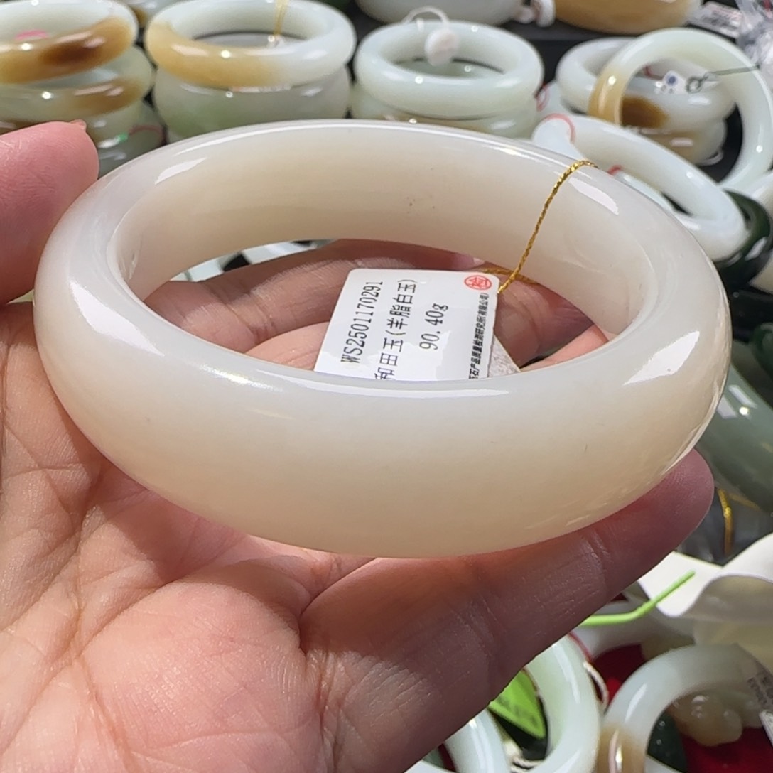 和田玉手镯未镶嵌