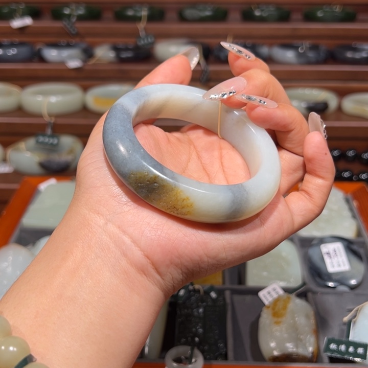 和田玉未镶嵌手镯白底飘墨青花