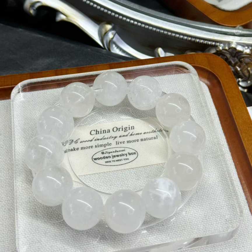 手链 （雪花幽灵），净化负能量，减少辐射，吸引稳定的正财，缓解焦虑。