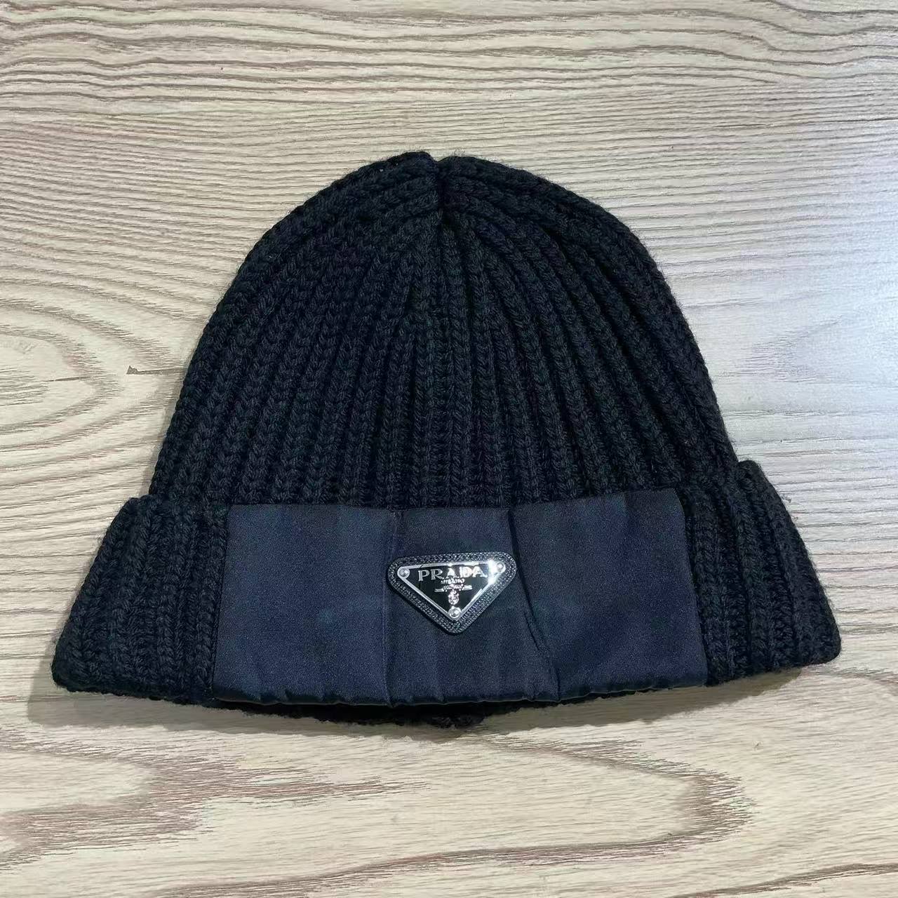 99新 Prada/普拉达 （pm）三角标针织冷帽 s码/5047