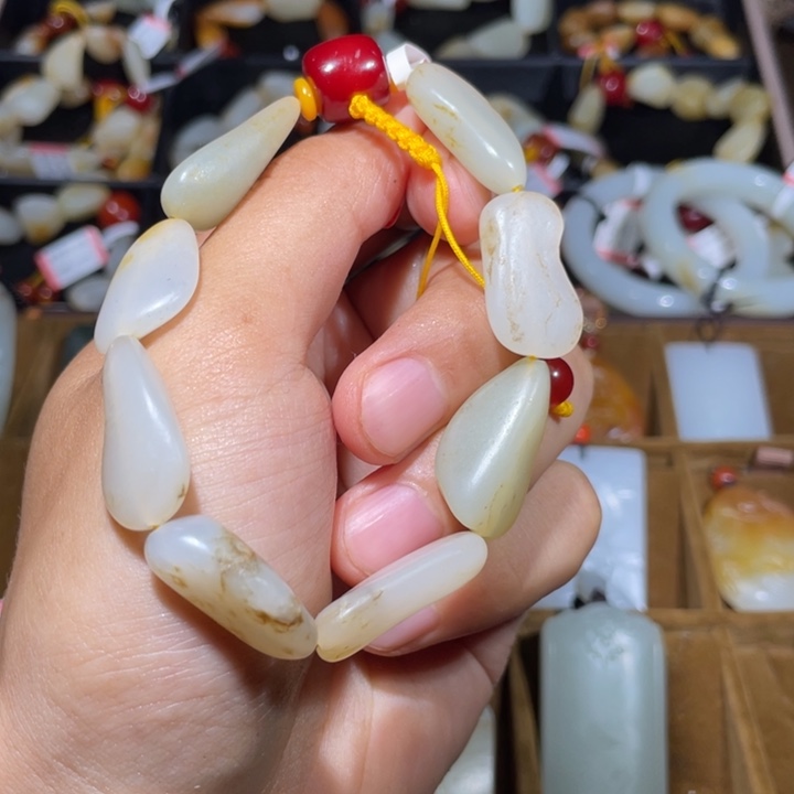 和田玉（糖玉）未镶嵌颈饰