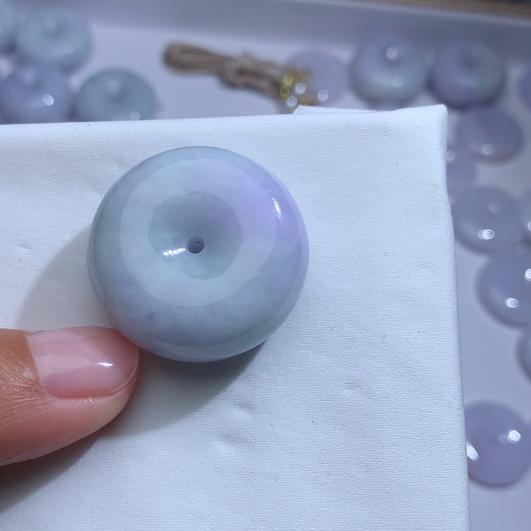 翡翠未镶嵌颈饰5514。