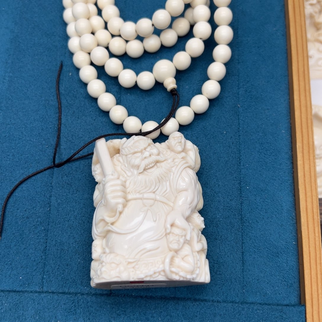 白玉菩提吊坠一****飘钟馗