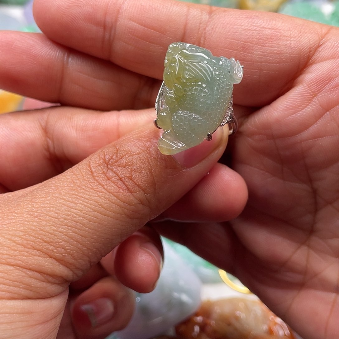 颈饰未镶嵌翡翠测****机翡玉缘翡翠