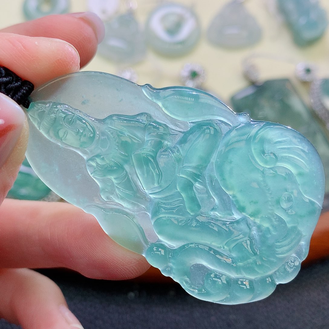 翡翠颈饰未镶嵌翡翠