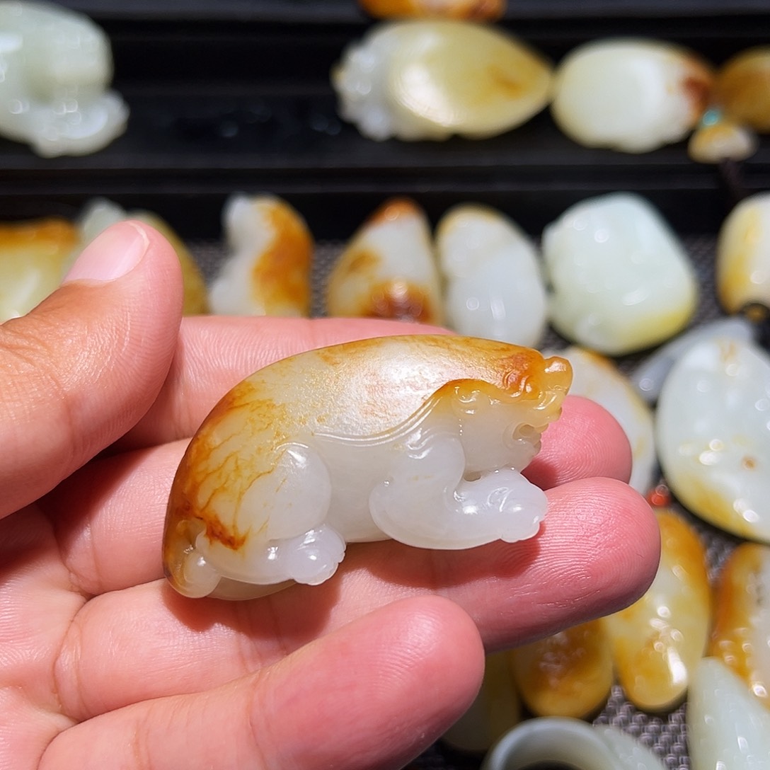 和田玉未镶嵌颈饰月*