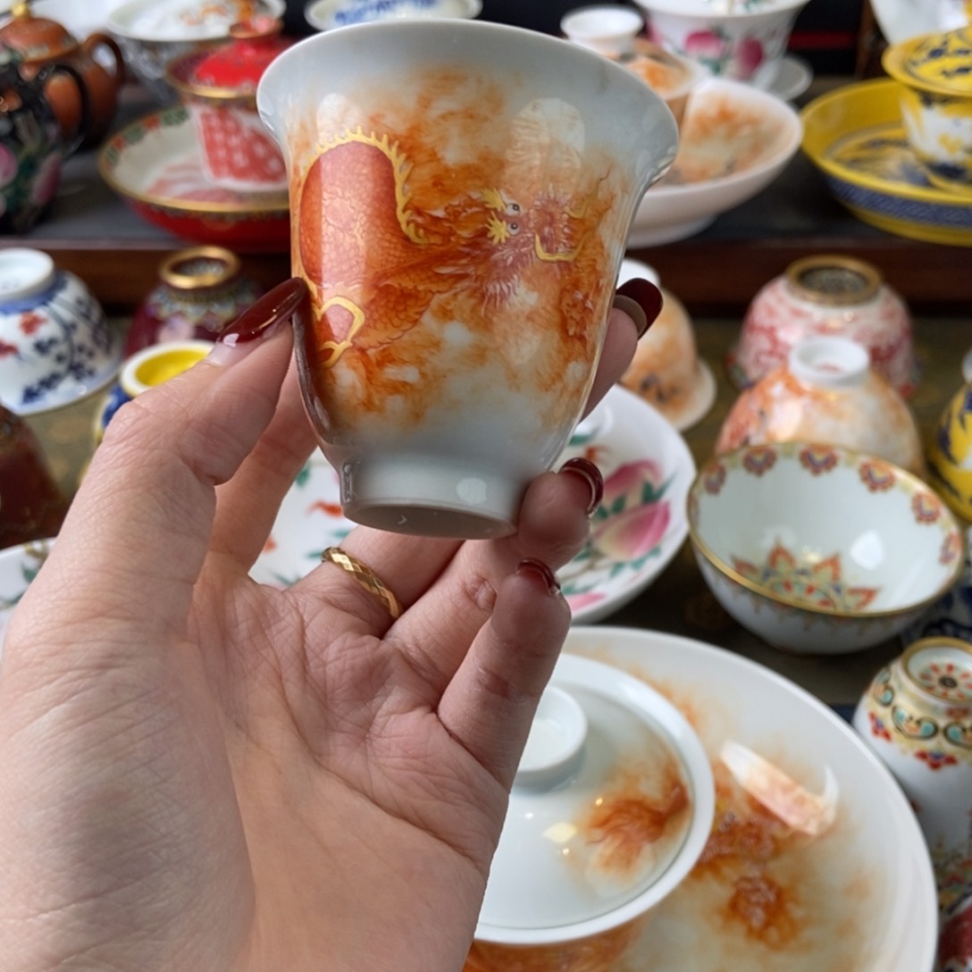 陶瓷艺术家的作品是一个
