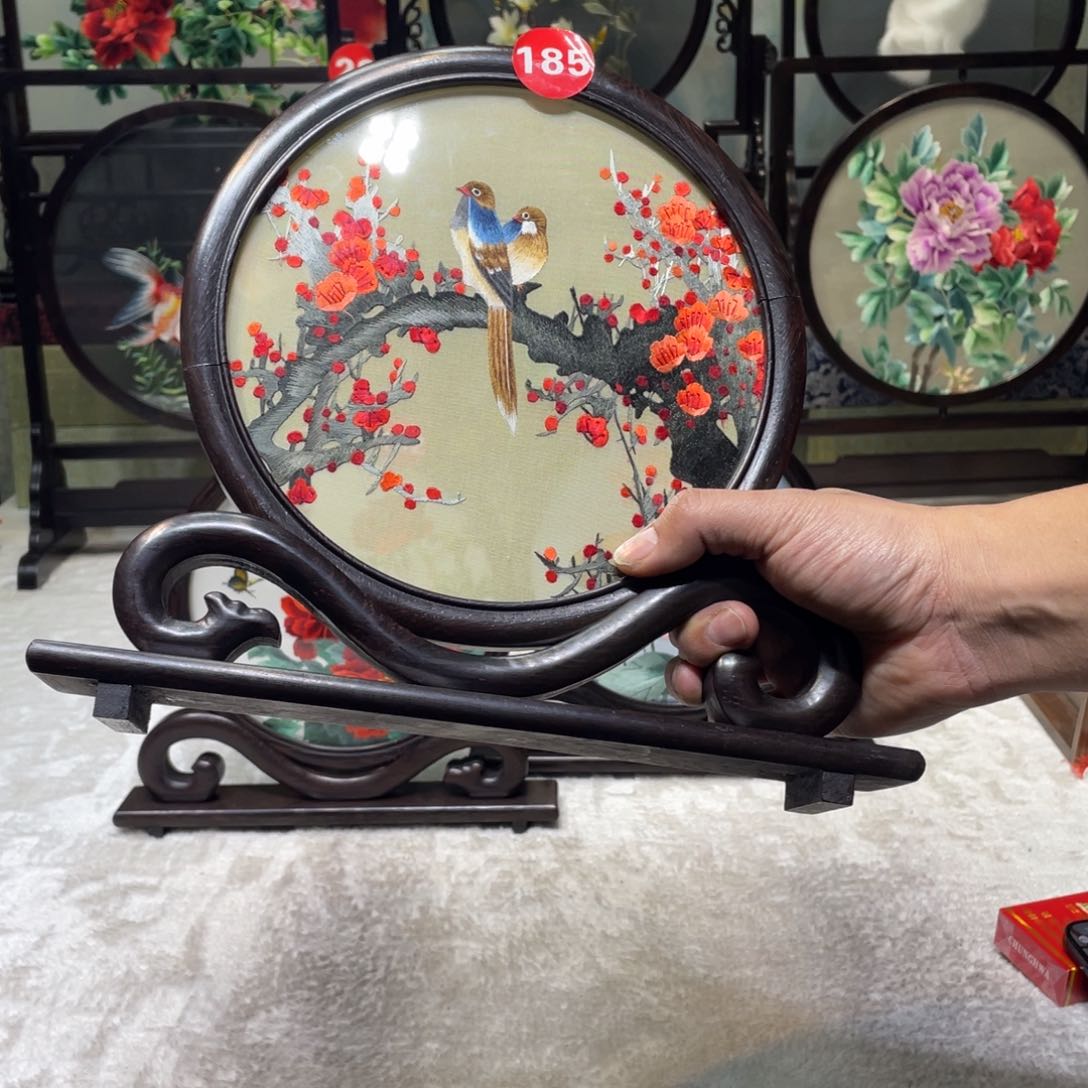 刺绣非遗传承摆件