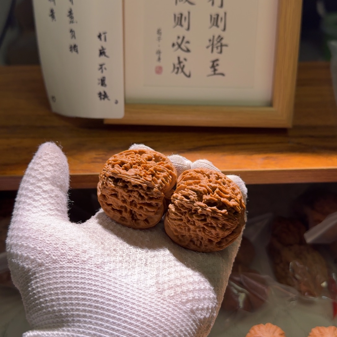 文玩核桃吊坠44.5南疆石球疆克重55.5