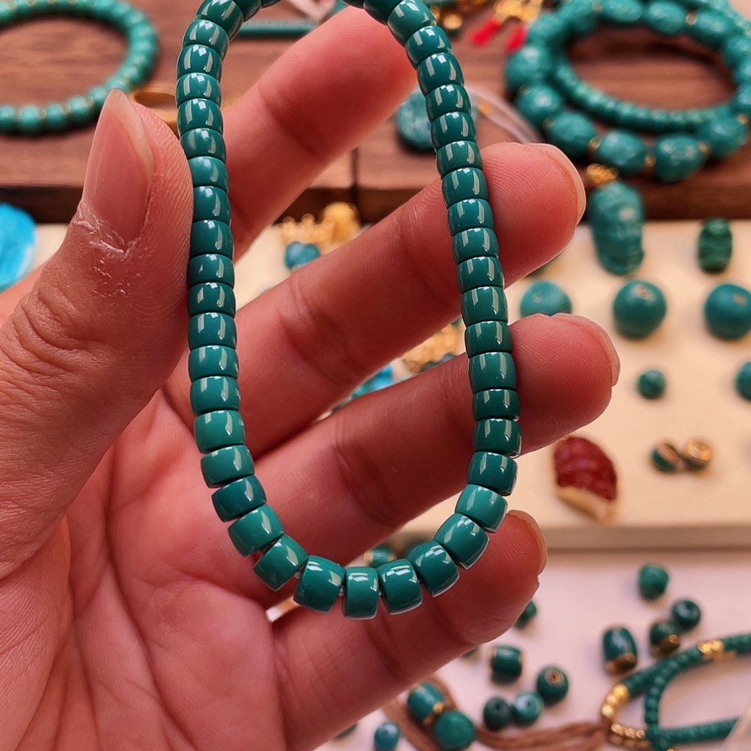 绿松石颈饰未镶嵌