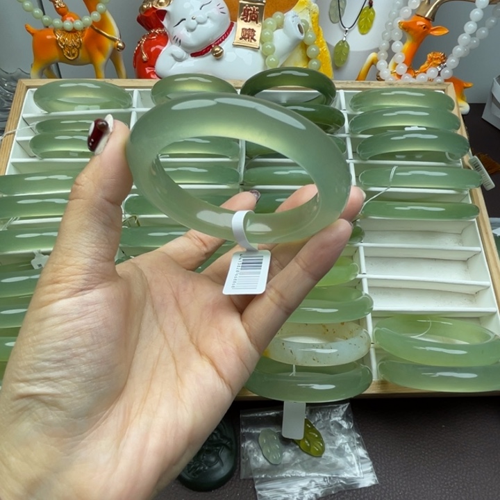 阿***情岫玉未镶嵌手镯岫玉