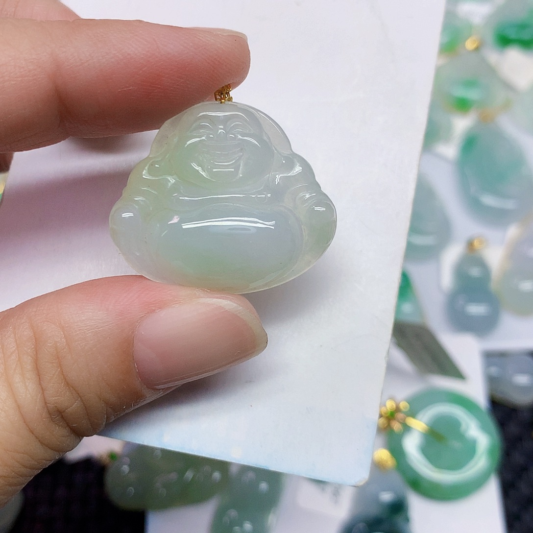 颈饰18K金镶嵌翡翠佛公