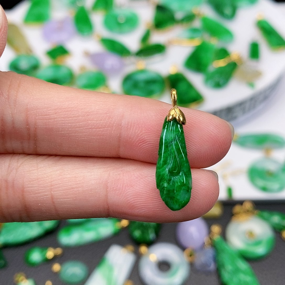 翡翠吊坠(不含链)18K金镶嵌