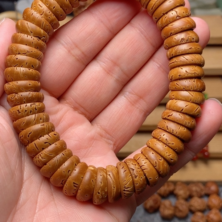 桃核雕刻聚宝盆手串