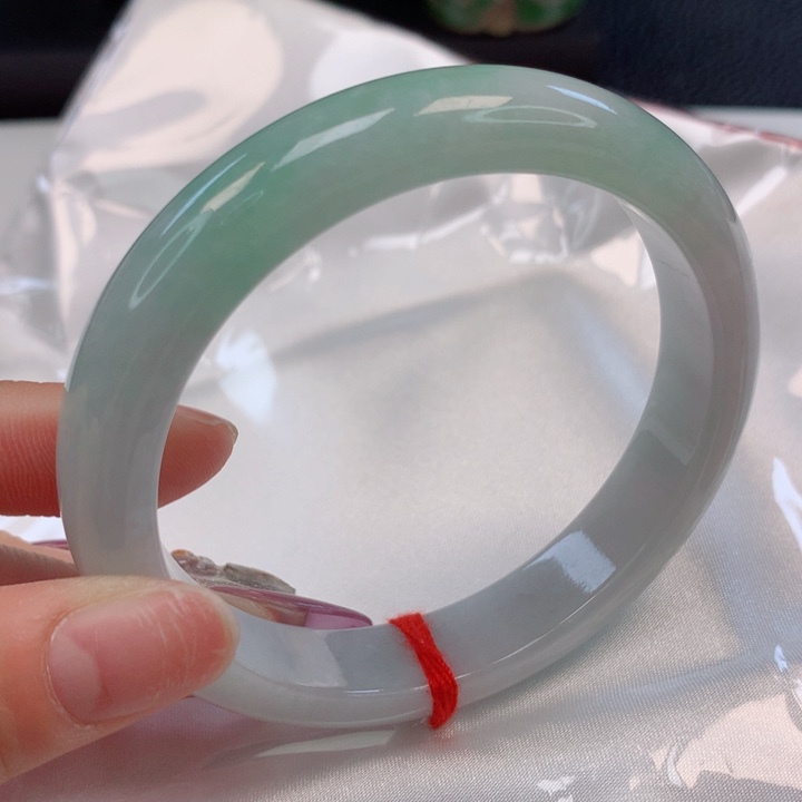 翡翠手镯未镶嵌60圈