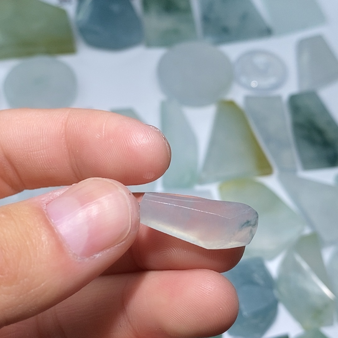 翡翠未镶嵌颈饰6543