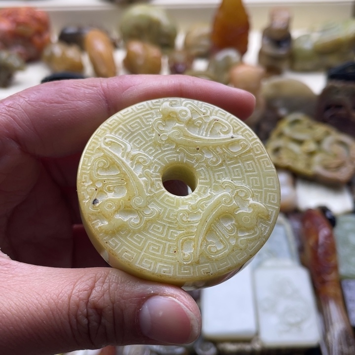 蛇纹石玉颈饰未镶嵌