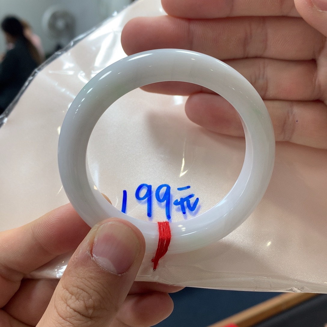 翡翠未镶嵌手镯买断不退