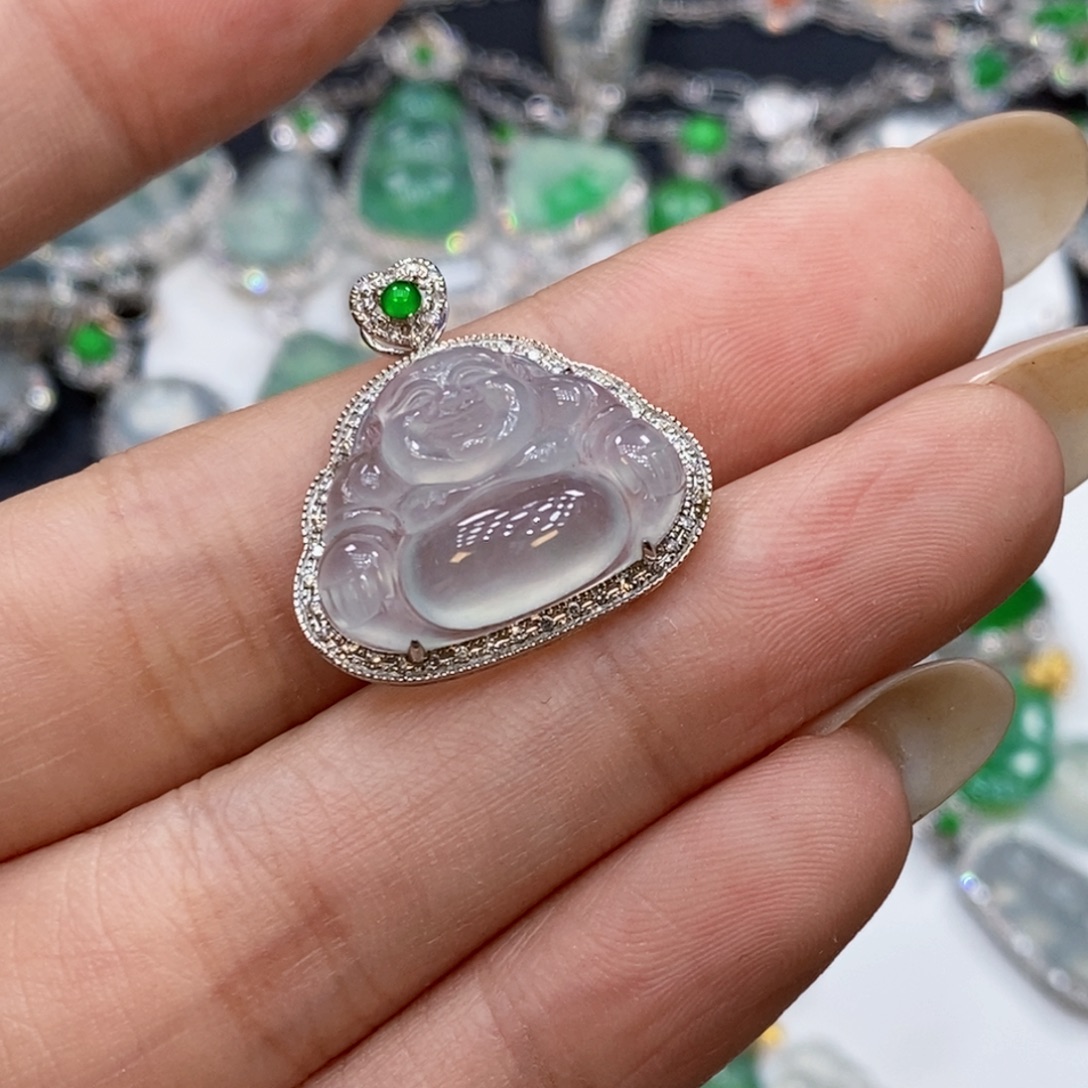 村***儿翡翠18K金镶嵌颈饰