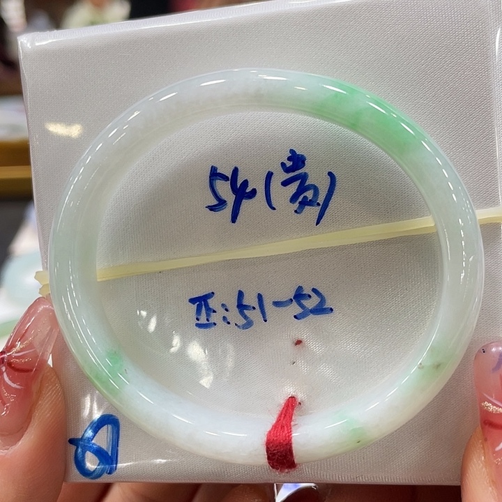 翡翠手镯未镶嵌翡翠手镯