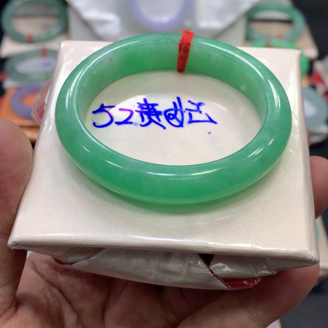 翡翠手镯（贵妃镯）未镶嵌翡翠