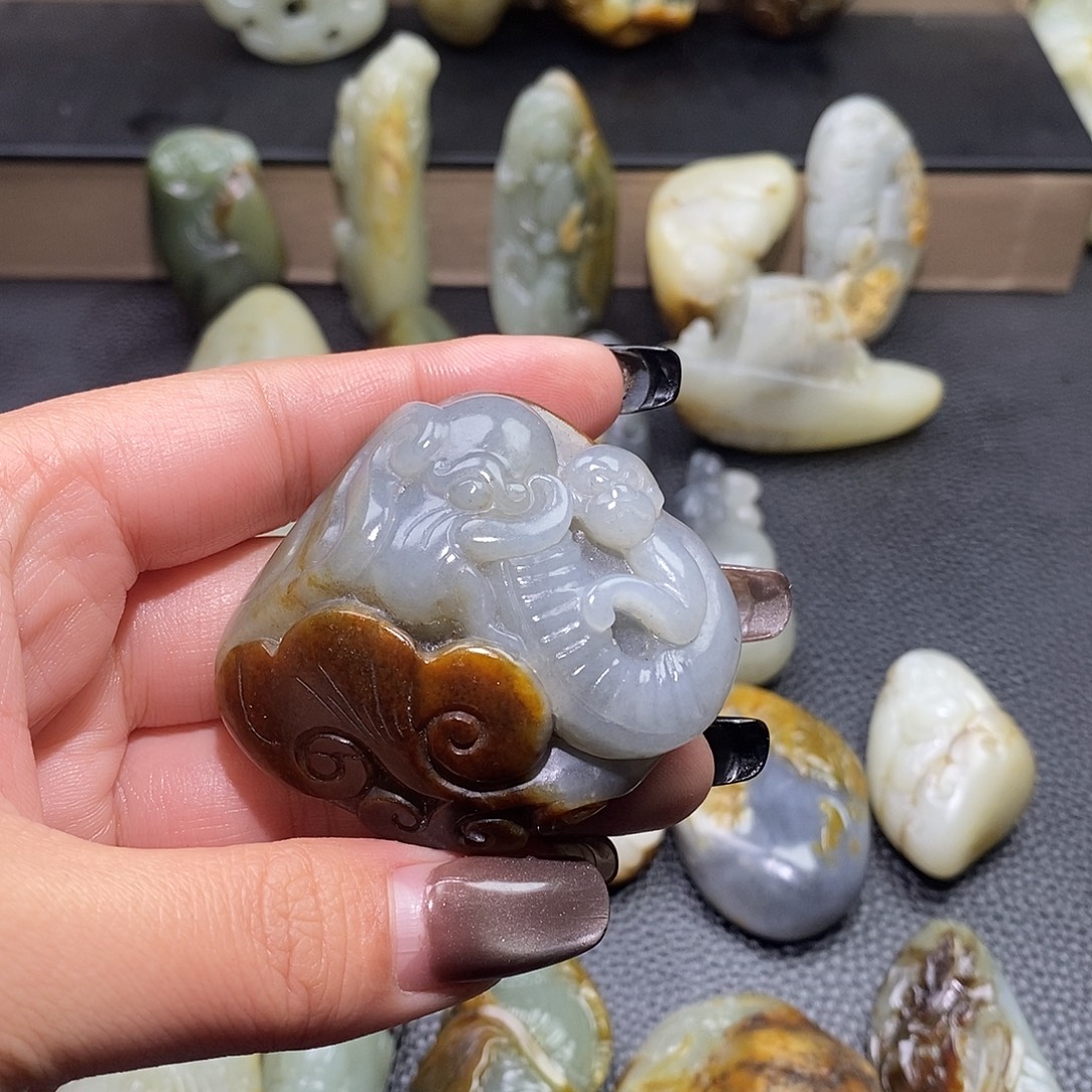 用***7和田玉未镶嵌颈饰