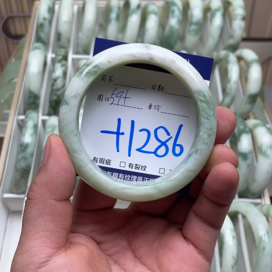 透闪石-蛇纹石玉未镶嵌手镯手镯
