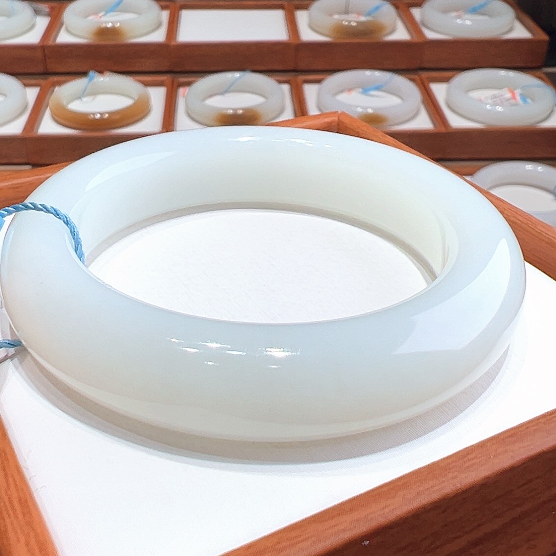 和田玉手镯55 56未镶嵌