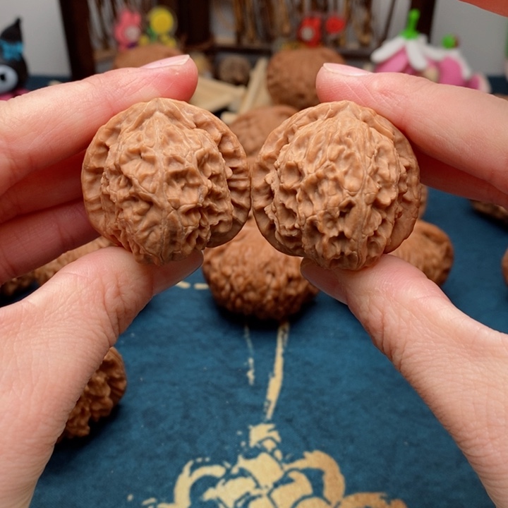 文玩核桃把件三角白35