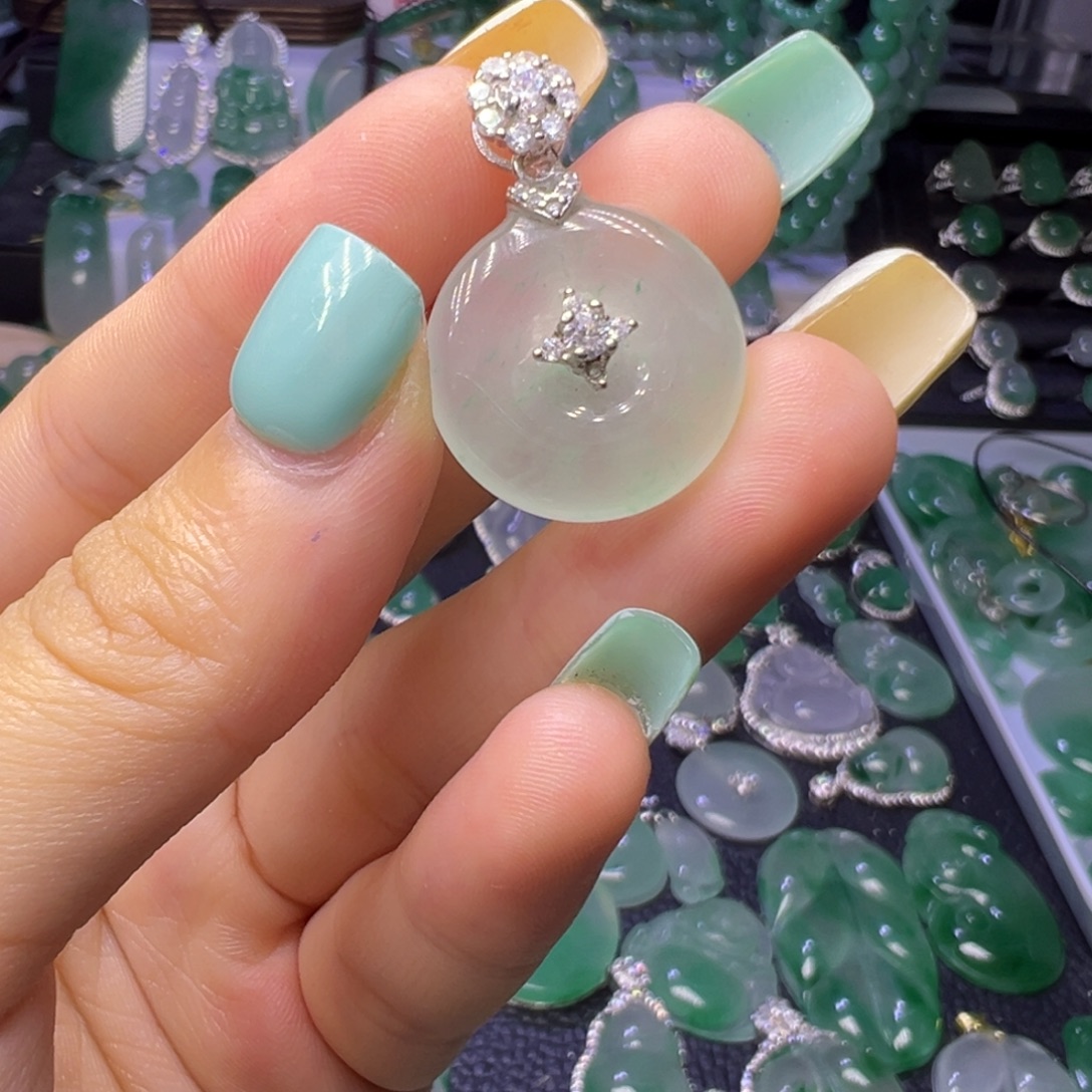 石英质玉（非洲翠）未镶嵌颈饰