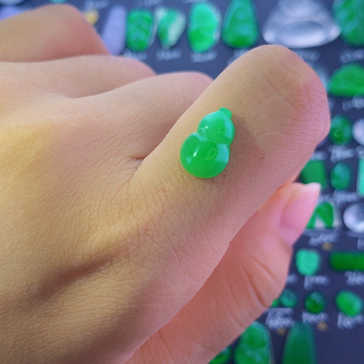 翡翠未镶嵌颈饰葫芦