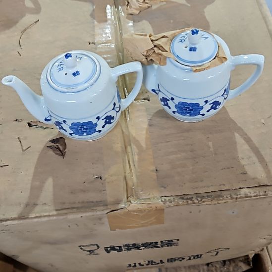 摆件盘子碗茶壶啥都有